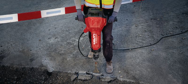 Električni pneumatski čekić za veliko opterećenje TE 3000-AVR Izuzetno snažan čekić za rušenje betona za veliko opterećenje, rezanje asfalta, zemljane radove i nabijanje šipki uzemljenja Primjene 1